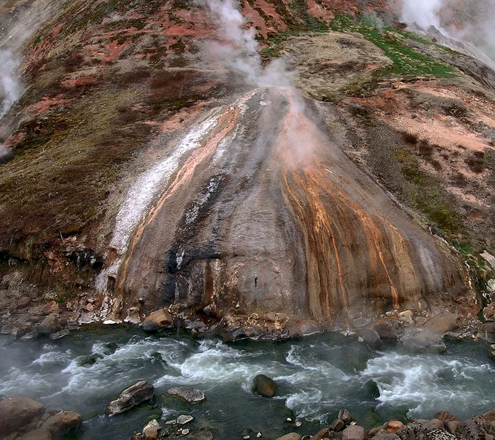 Река гейзерная на Камчатке