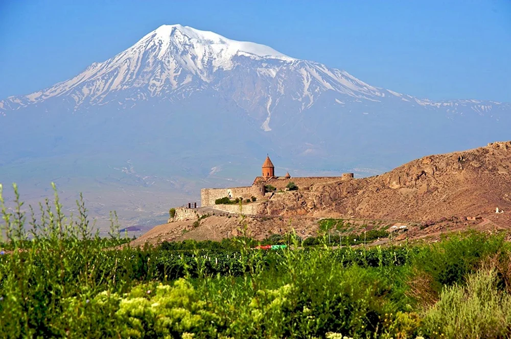 Церковь Армении в горах Арарат гора
