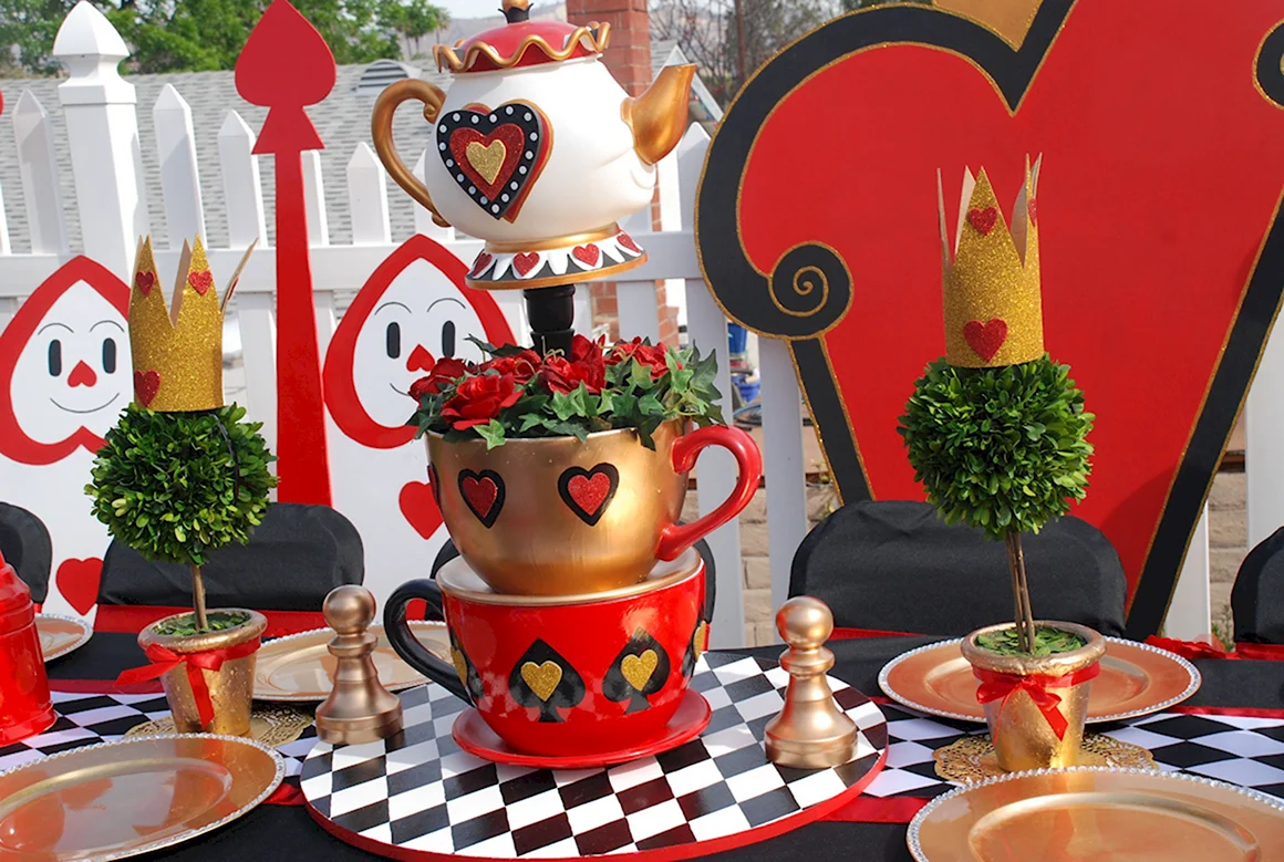 Алиса в стране чудес декорация безумное чаепитие