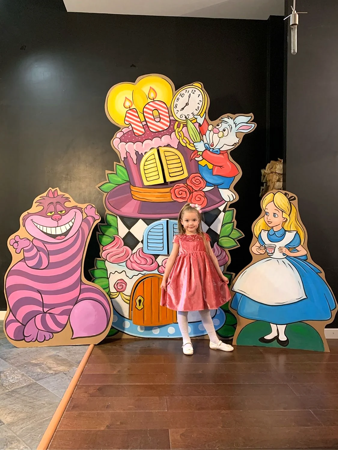 Алиса в Зазеркалье декорации