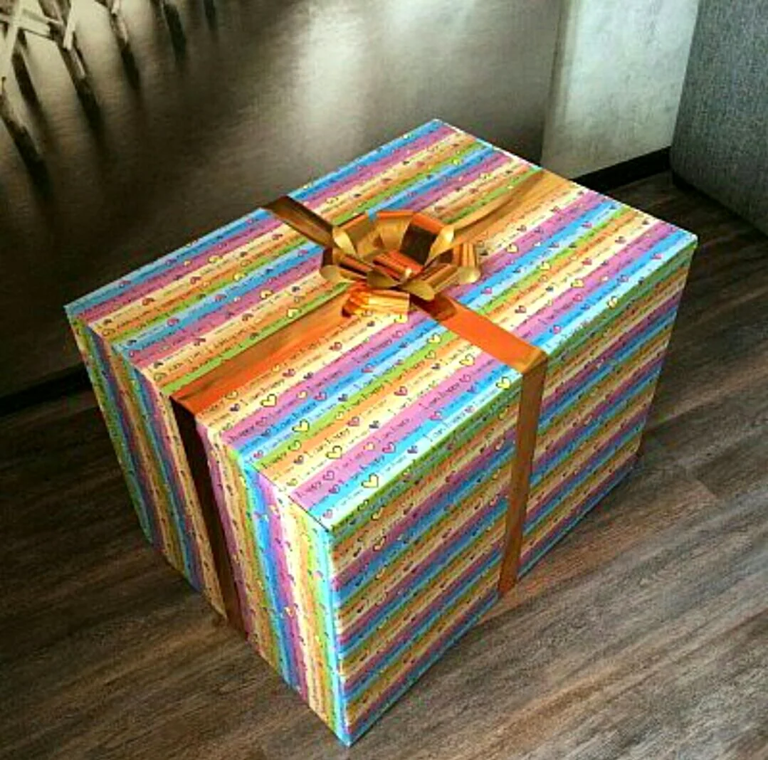 Большая коробка для подарка