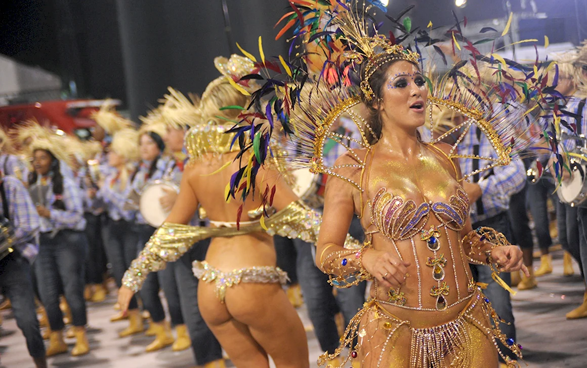 Бразильский карнавал эро