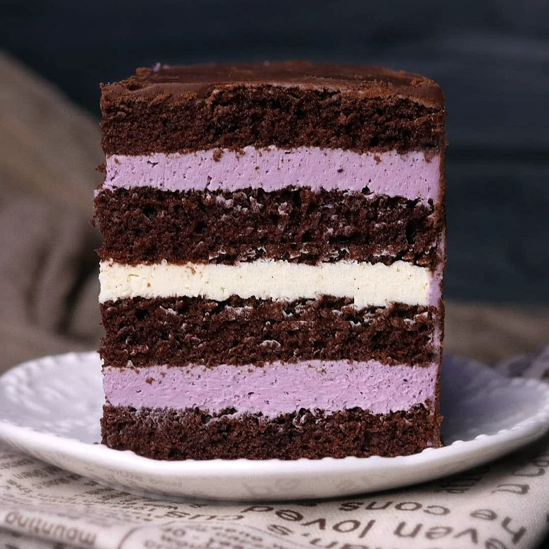 Черничный бисквитный торт