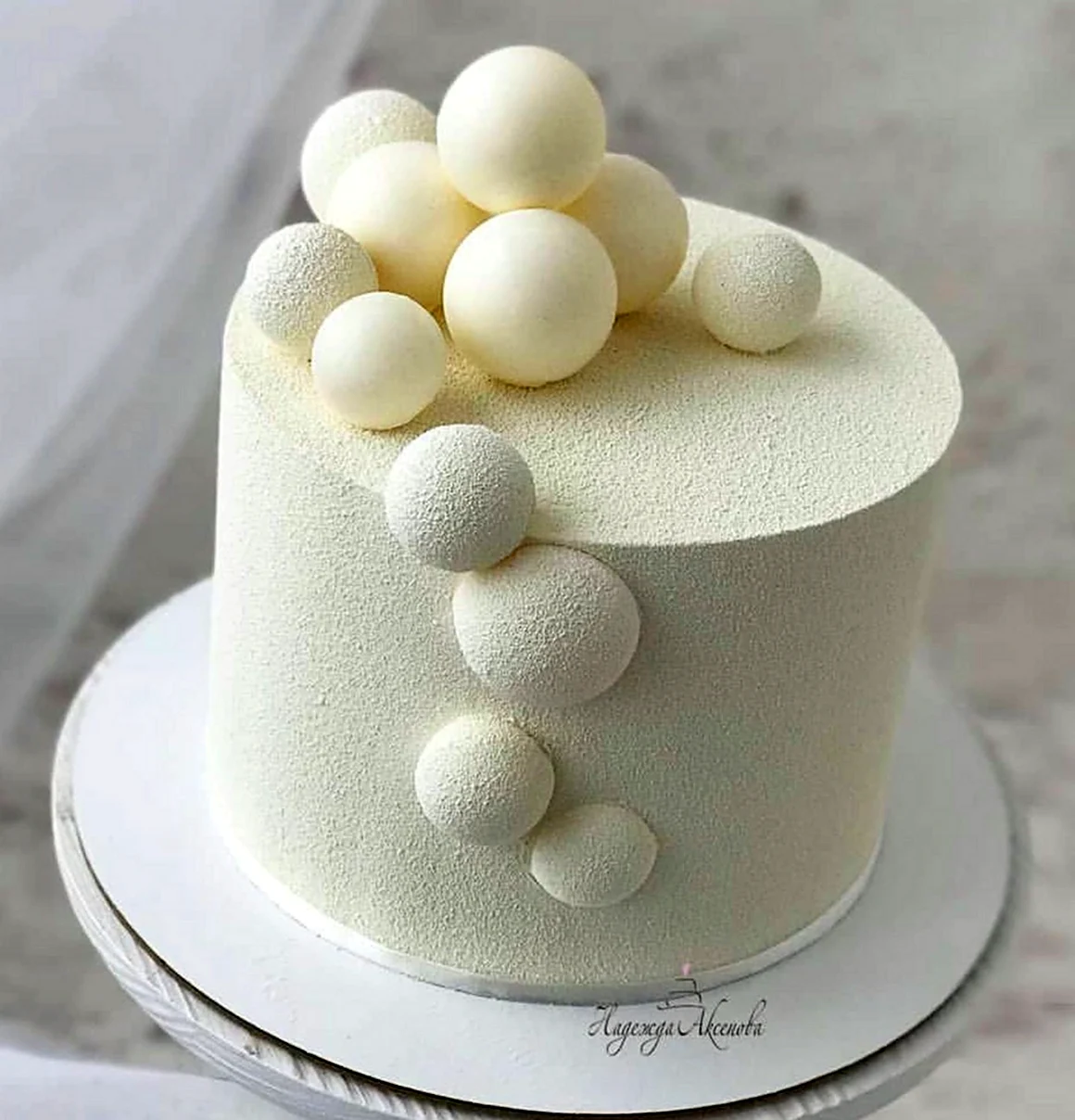 Декор торта с шарами