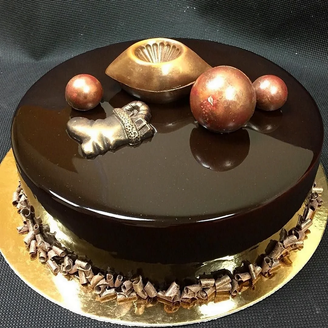 Декор торта шоколадными шарами