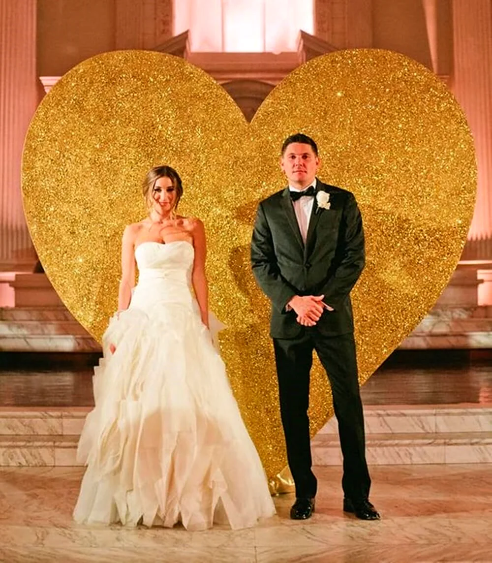 Фотозона на золотую свадьбу