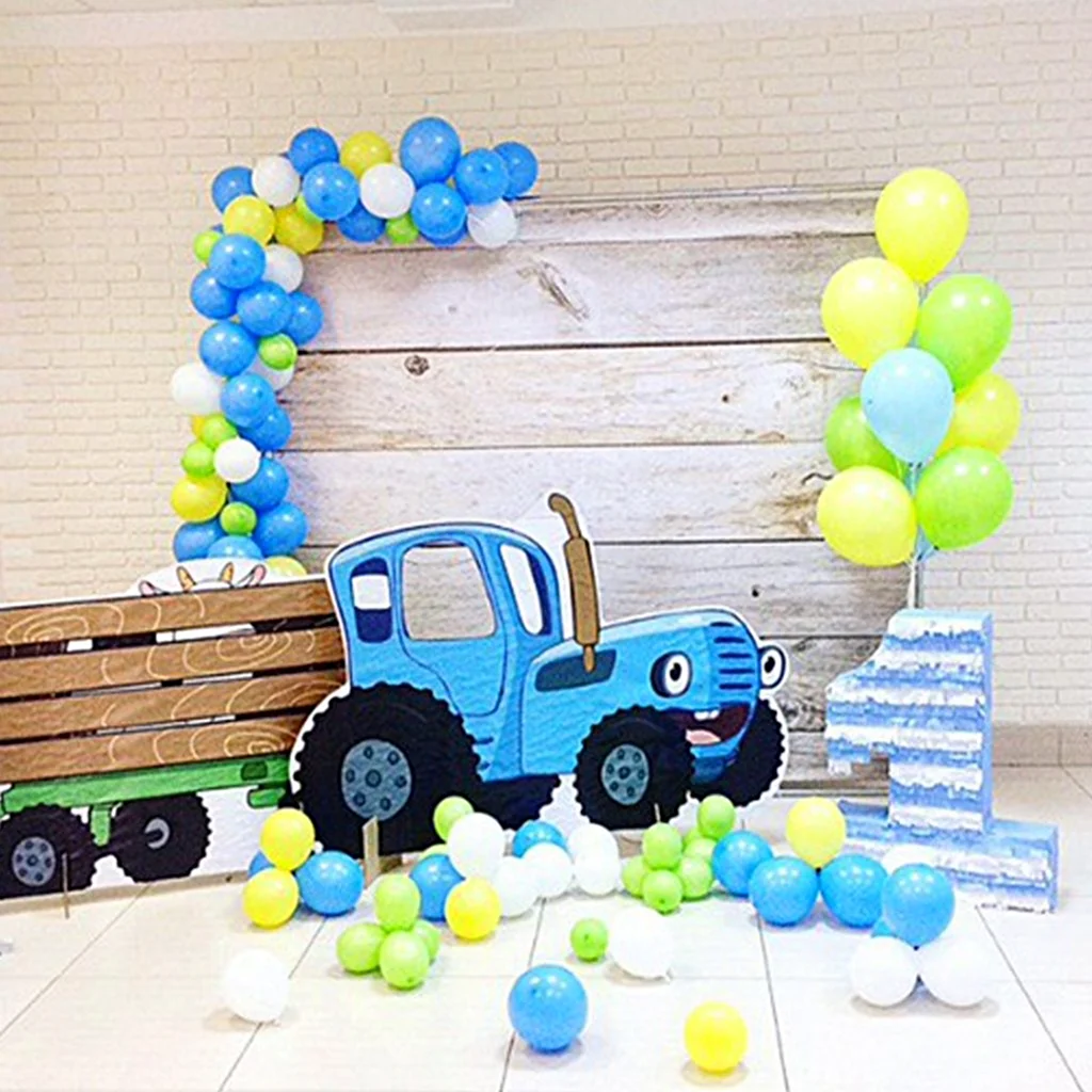 Фотозона синий трактор на 1 год