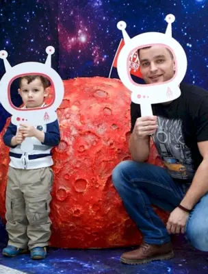 Фотозона в космическом стиле для ребенка
