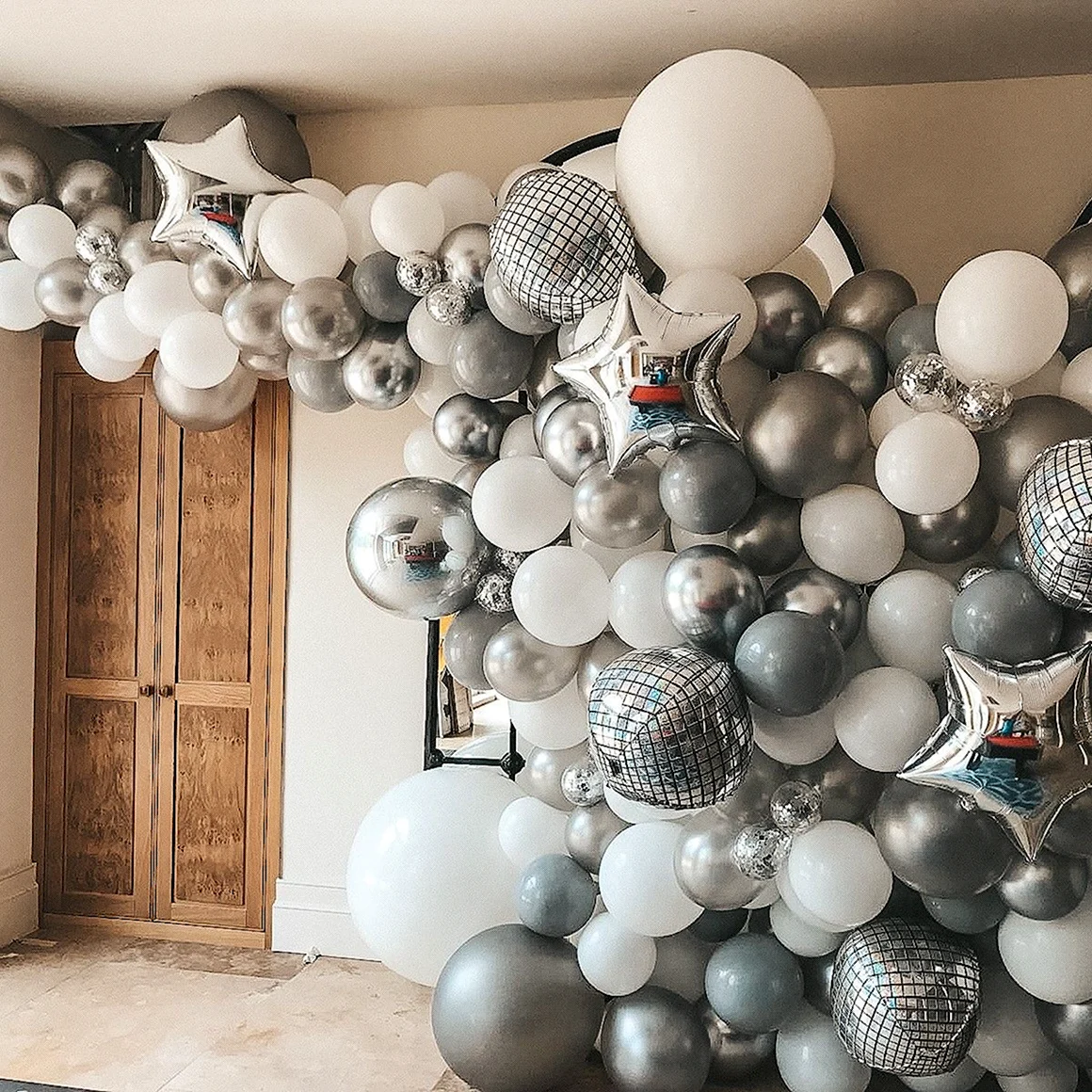 Инсталляция из воздушных шаров