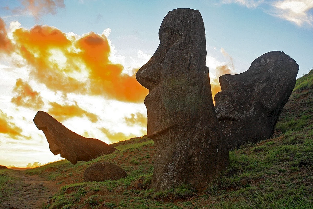 Каменные истуканы острова Пасхи