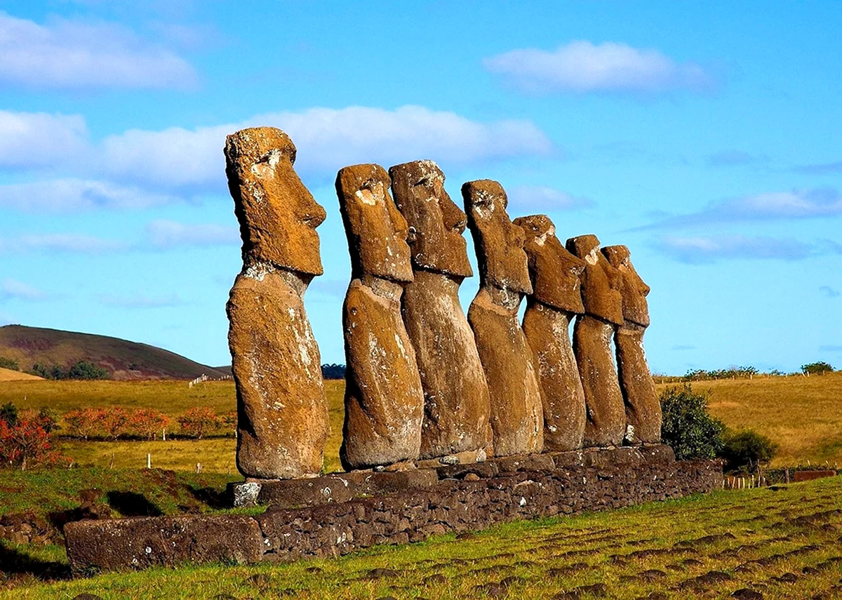 Каменные статуи Моаи остров Пасхи Чили