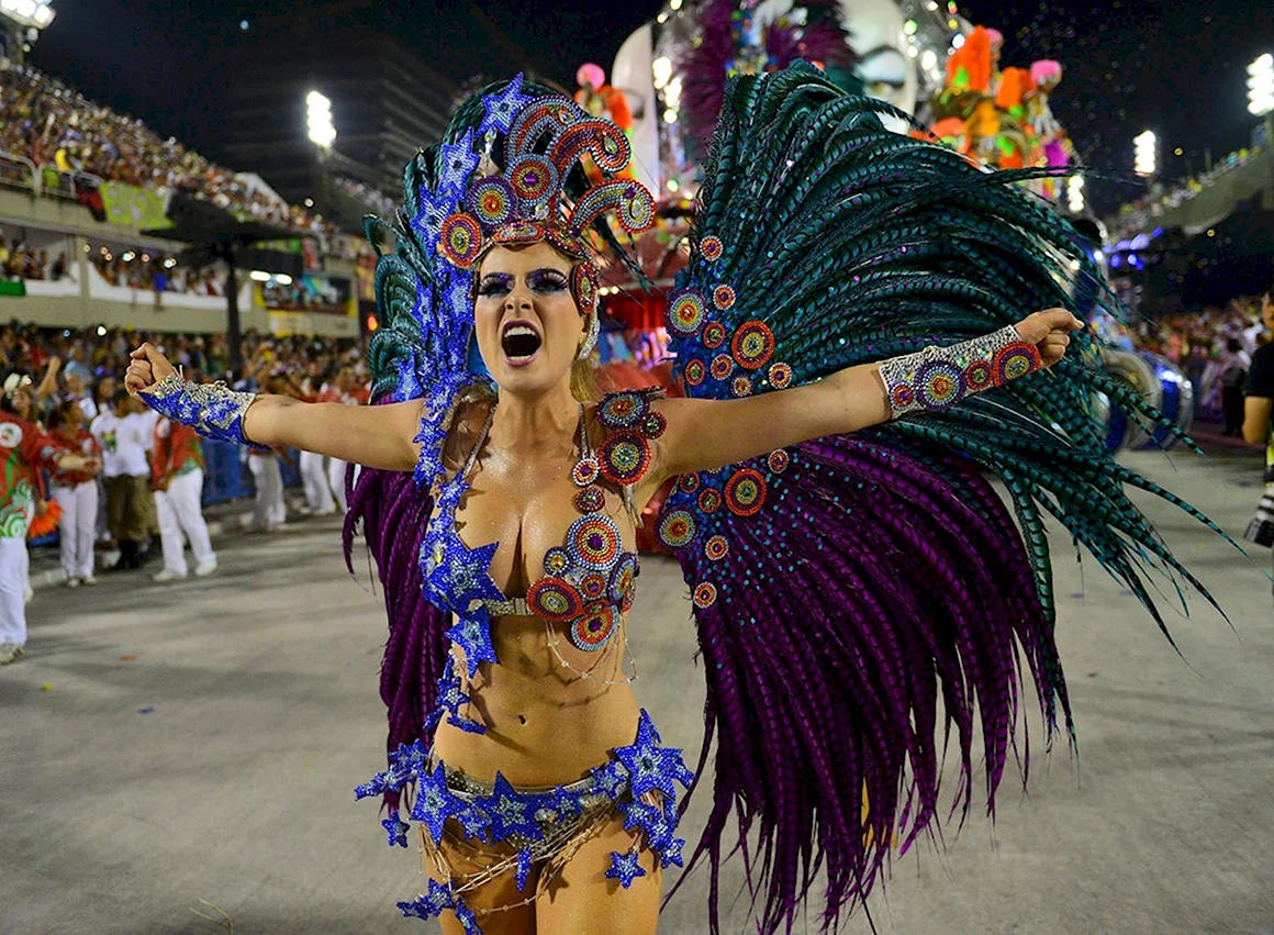 Карнавал Рио бразильянки