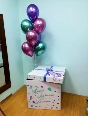 Коробка для подарка с шарами