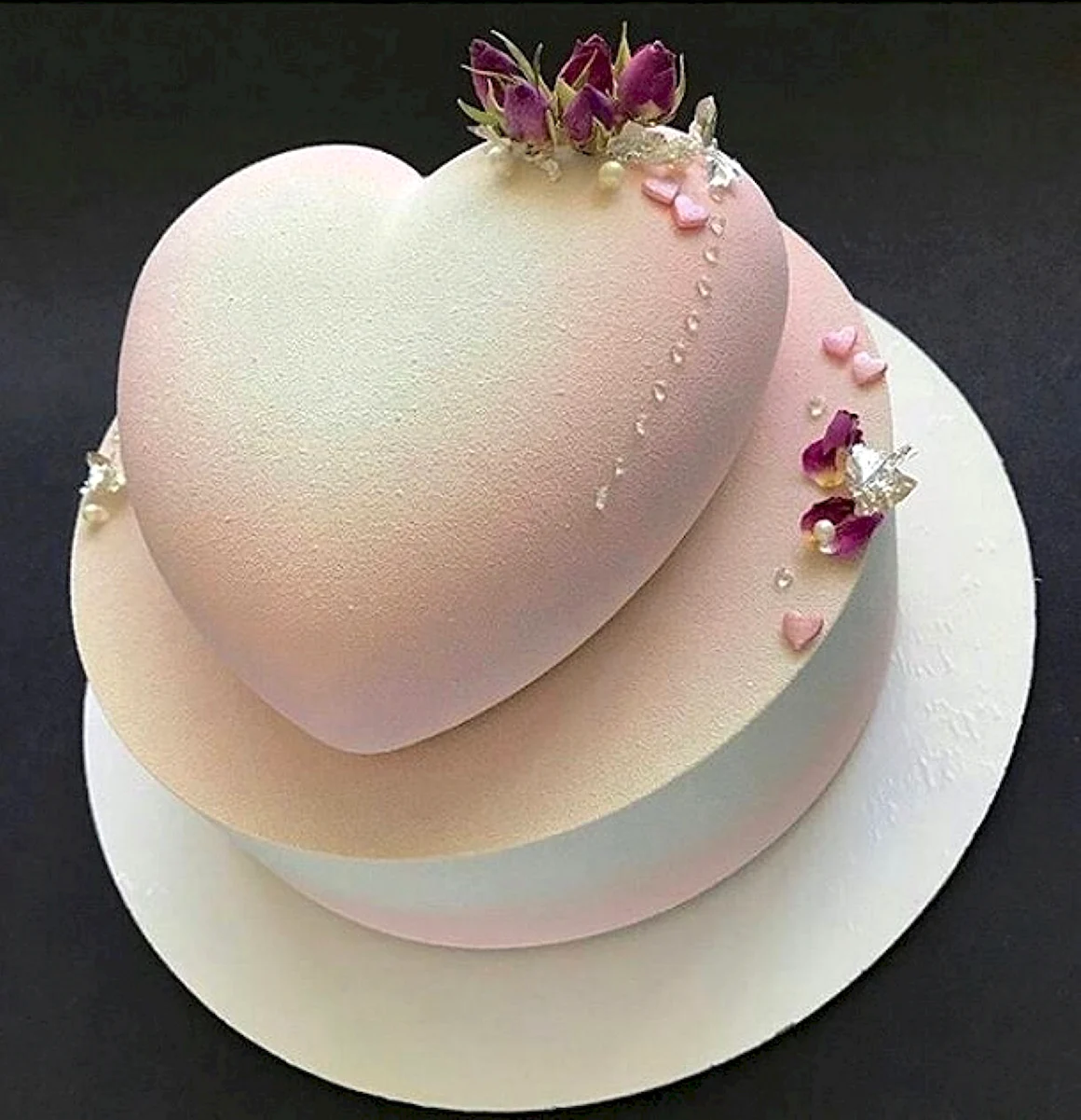 Муссовый свадебный торт двухъярусный