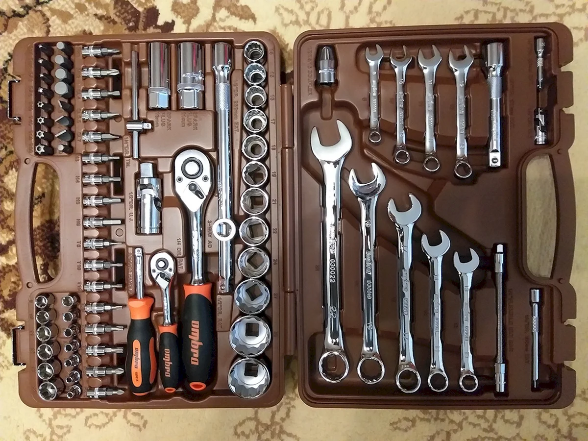 Набор инструментов в подарок мужчине на день рождения