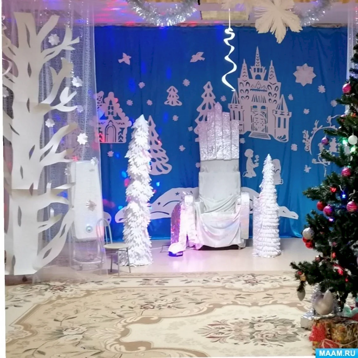 Новогоднее украшение для детского сада фотозона