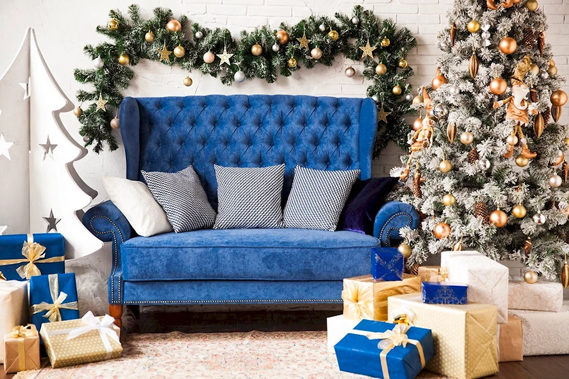 Новогодний декор дивана