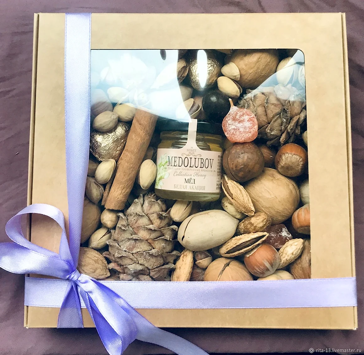 Подарочная коробка с орехами