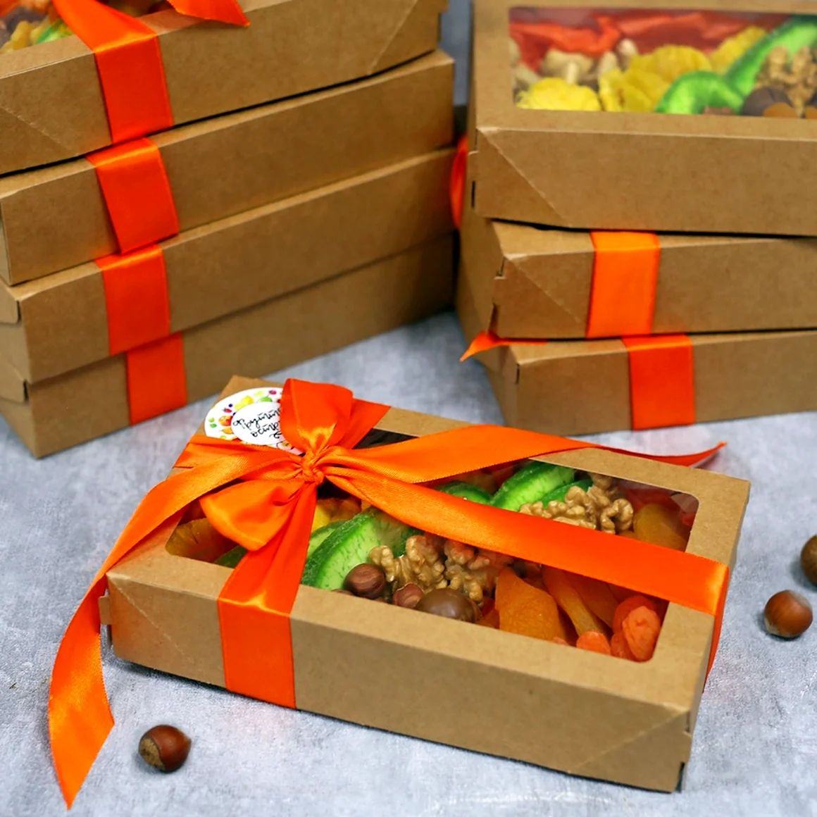 Подарочные коробки с орехами и сухофруктами