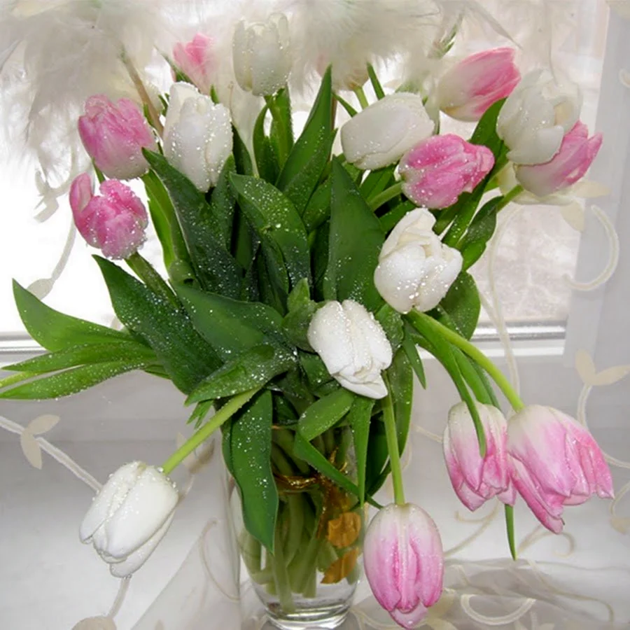 Поздравительные букеты с тюльпанами