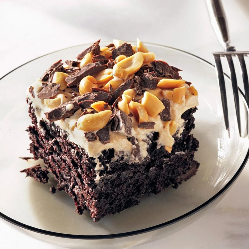 Шоколадный торт с арахисом