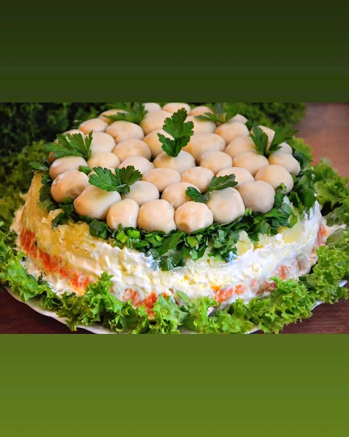 Слоеный салат грибная Поляна