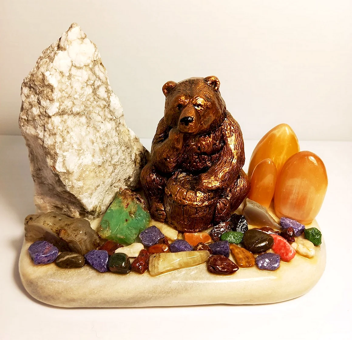 Сувенир медведь из камня