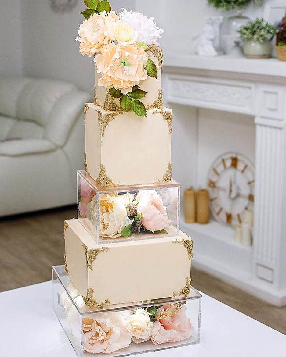 Свадебный торт с фальшярцсом