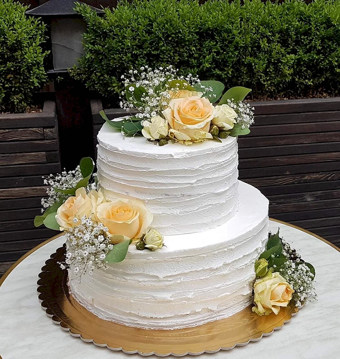 Свадебный торт с гипсофилой трехъярусный