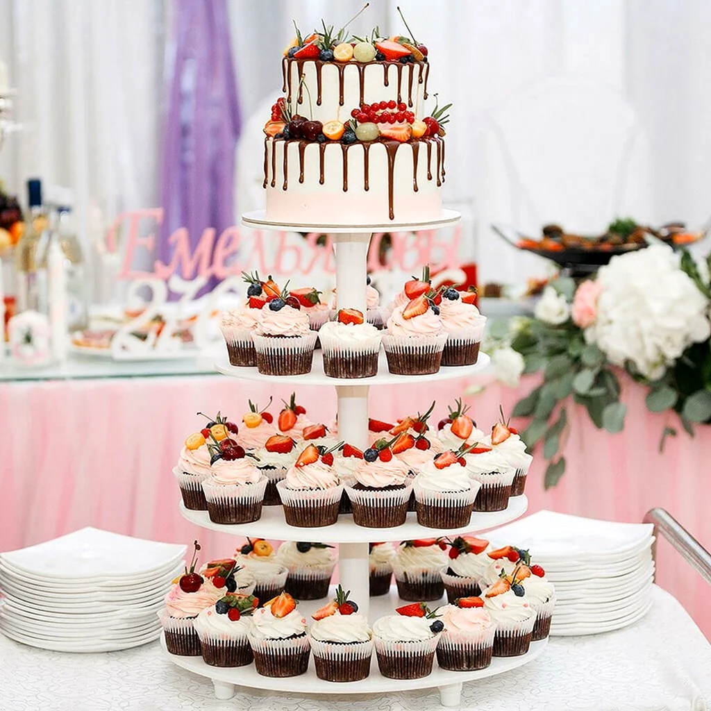 Свадебный торт с капкейками и трайфлами