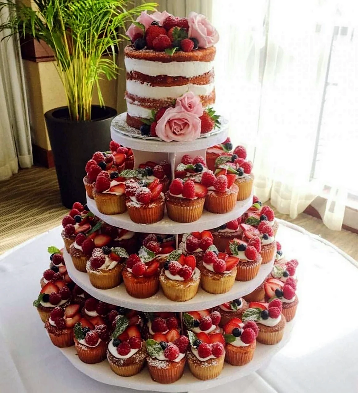 Свадебный торт с трайфлами 2022