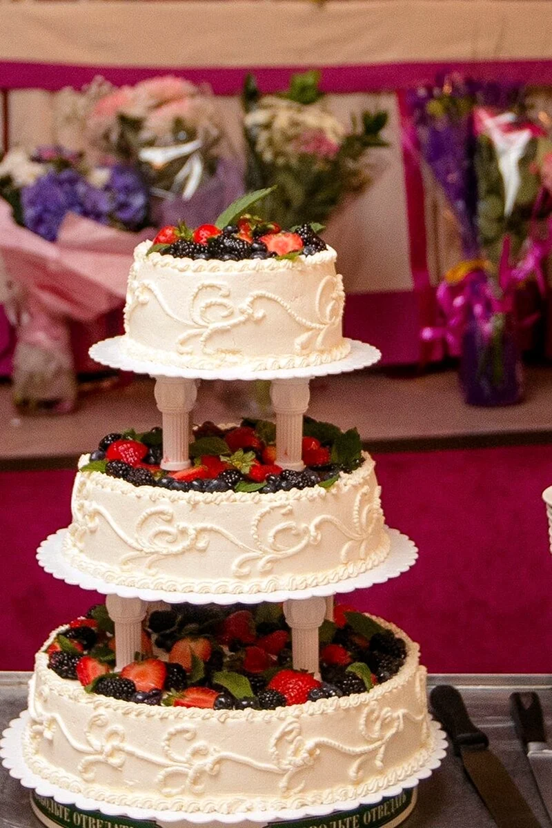 Свадебный торт трехъярусный 2022