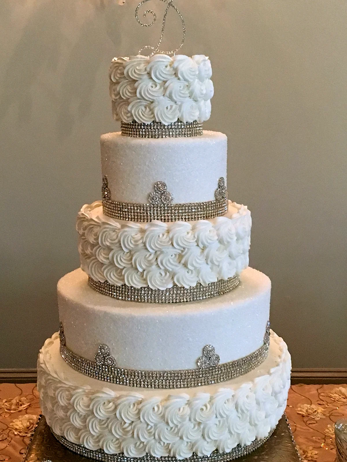 Свадебный трехэтажный торт