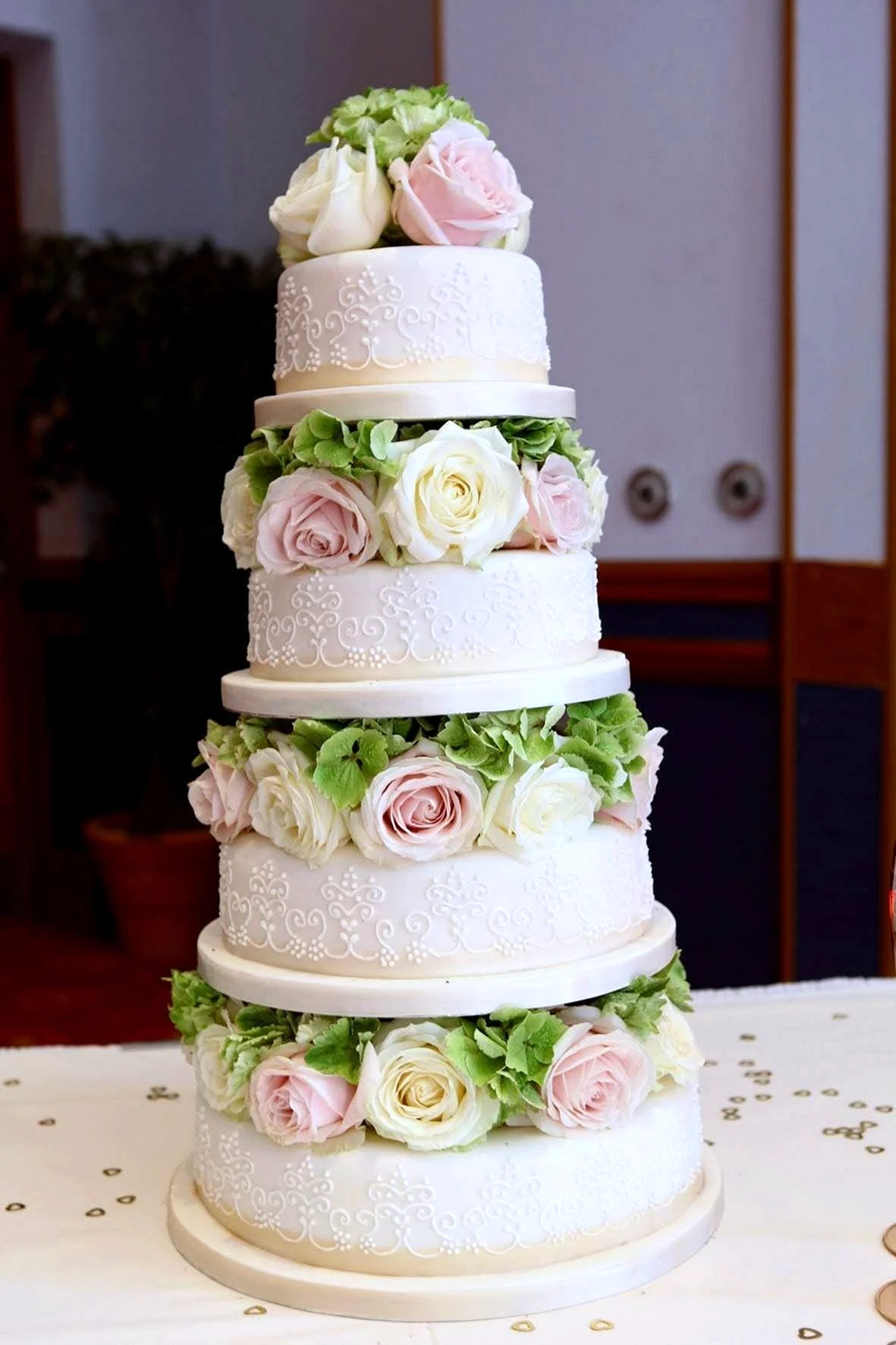 Свадебный трехэтажный торт