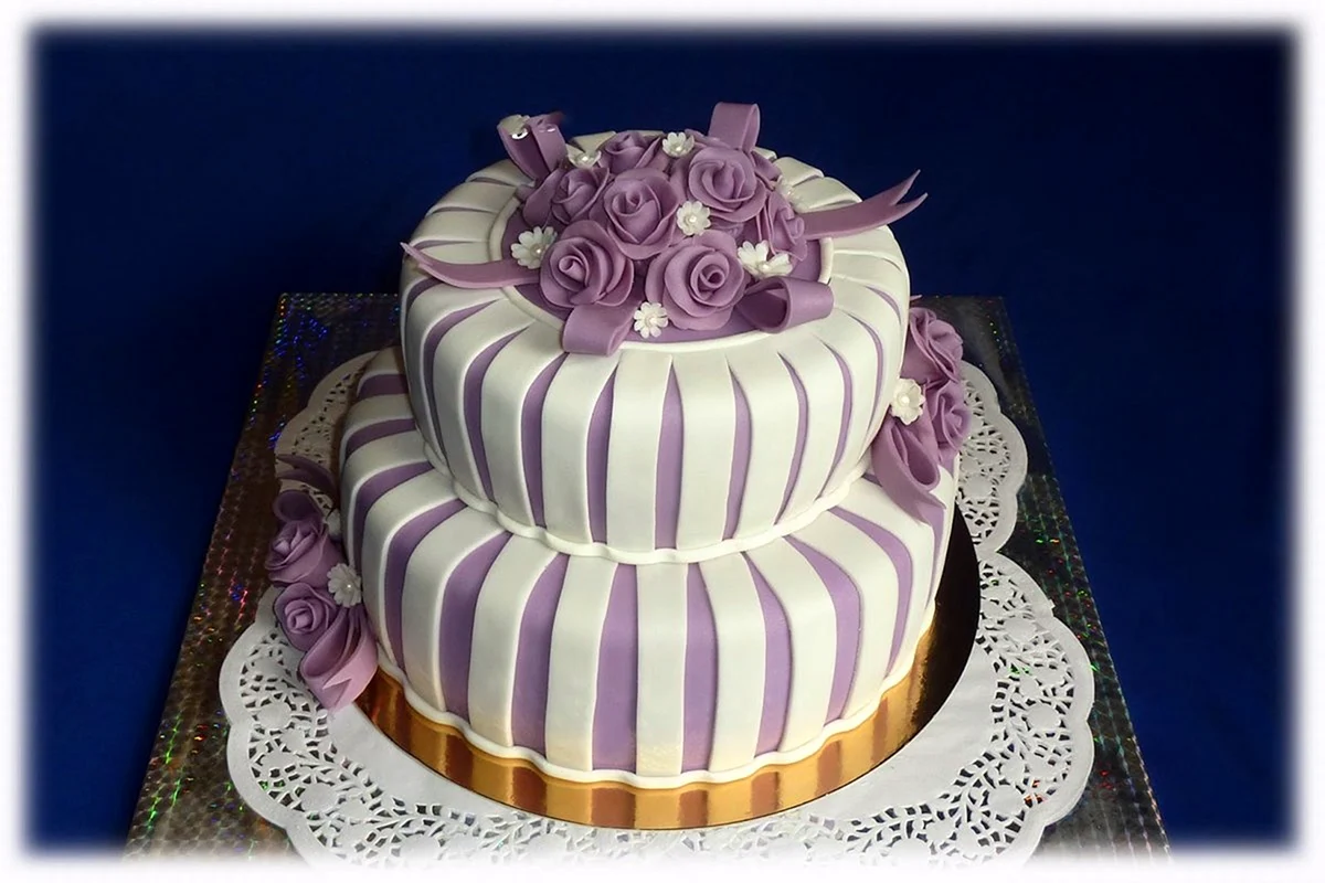 Торт двухъярусный на день рождения