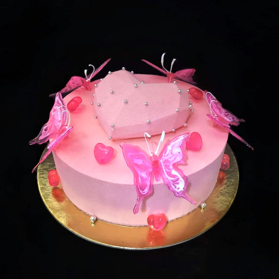 Торт на день рождения с бабочками