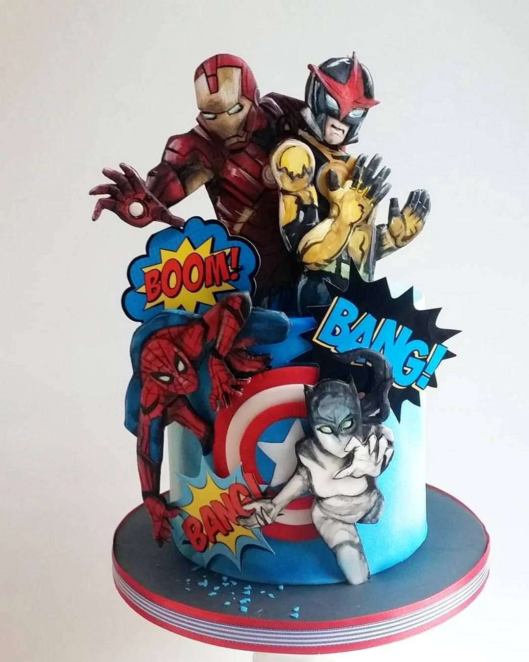 Торт с человеком пауком и героями Марвел