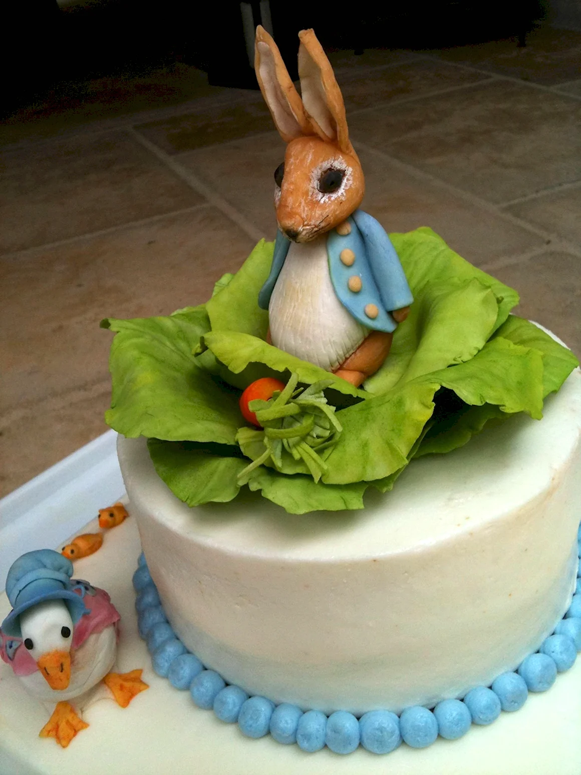 Торт с кроликом Бонзо