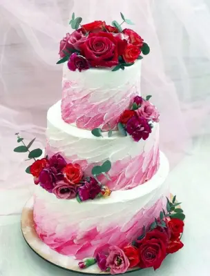 Торт с розами живыми