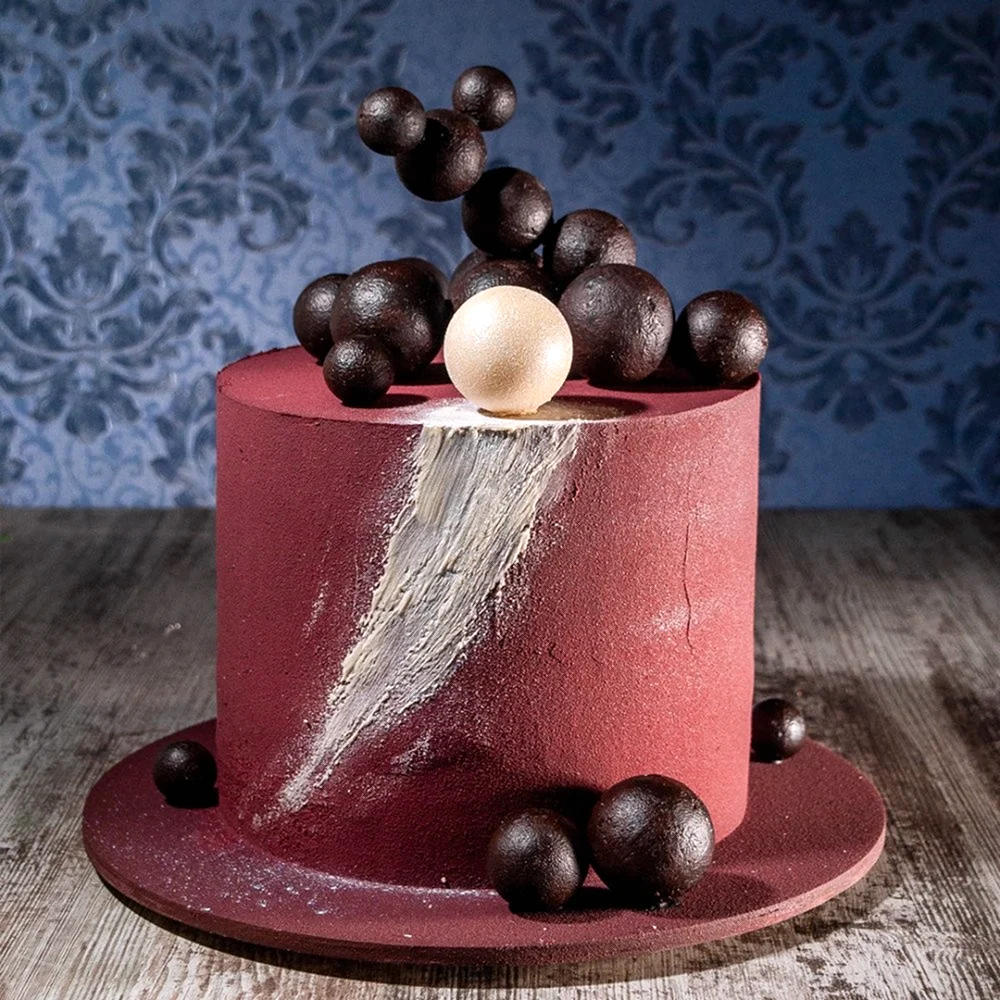 Торт с шоколадными шарами