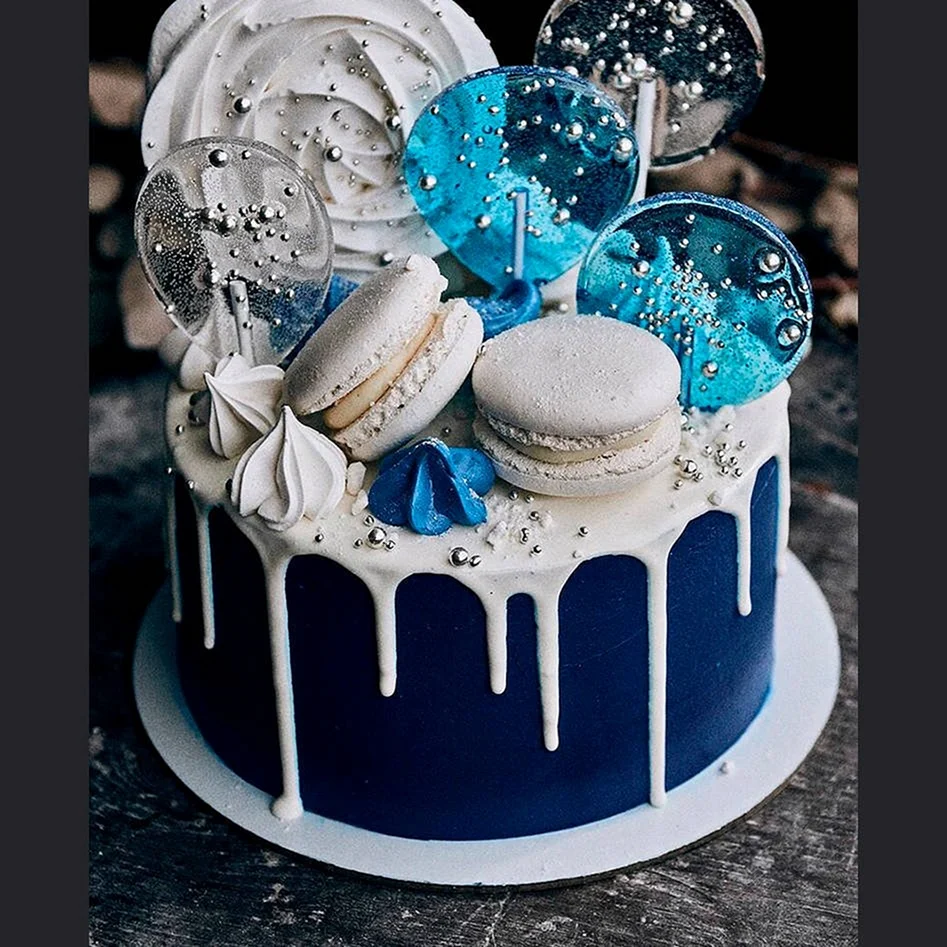 Торт с синими подтеками