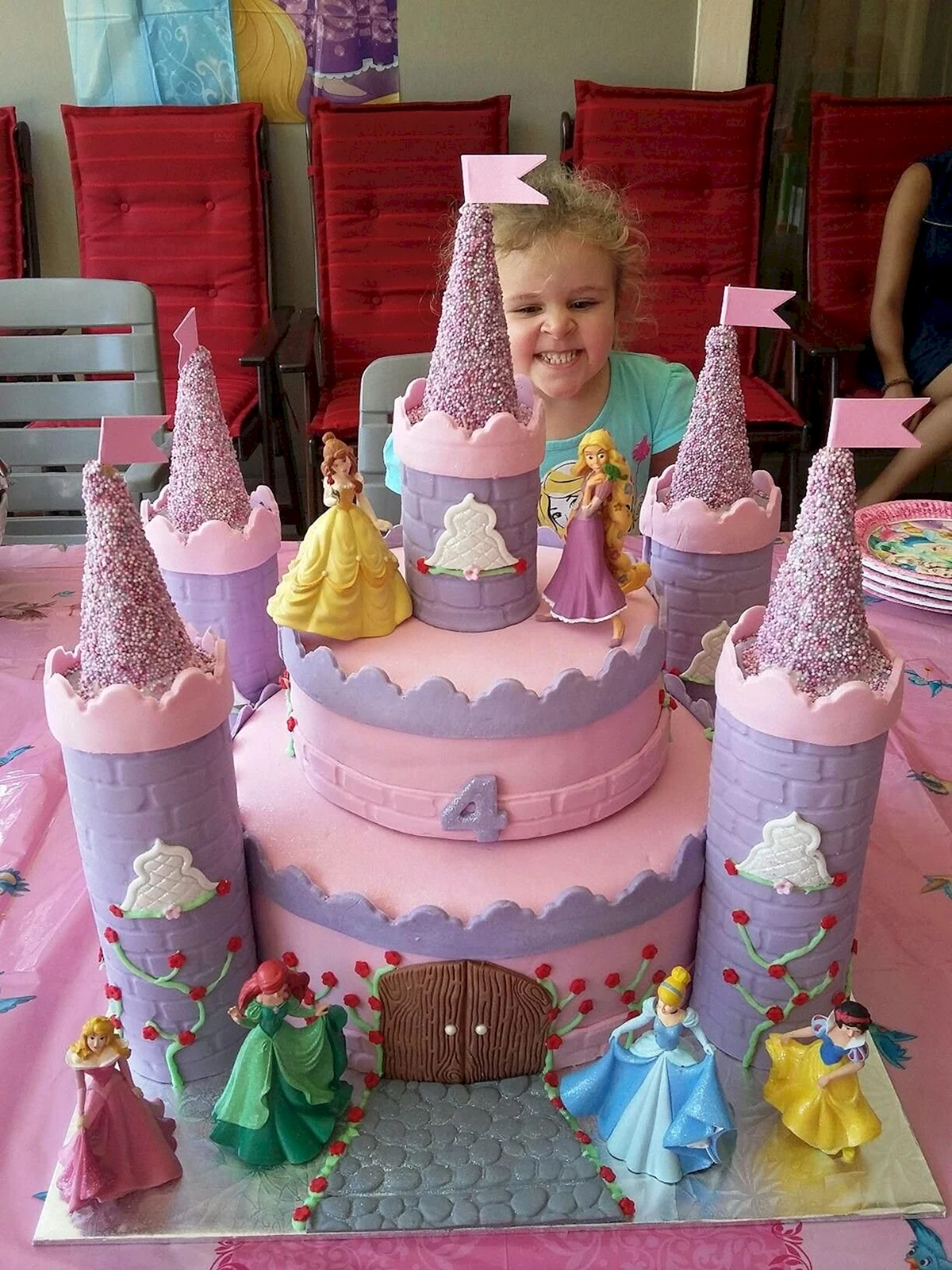 Торт замок с принцессами Диснея