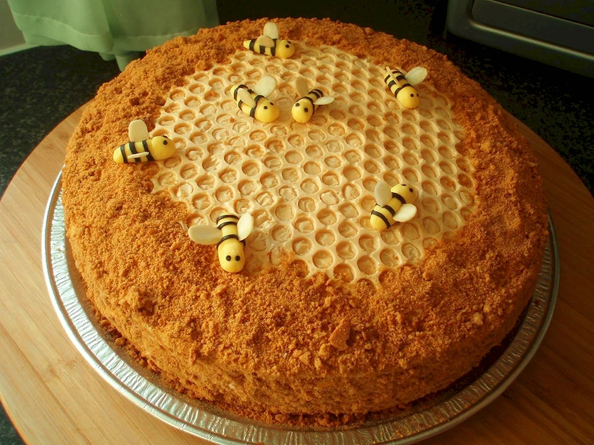 Украшение медового торта