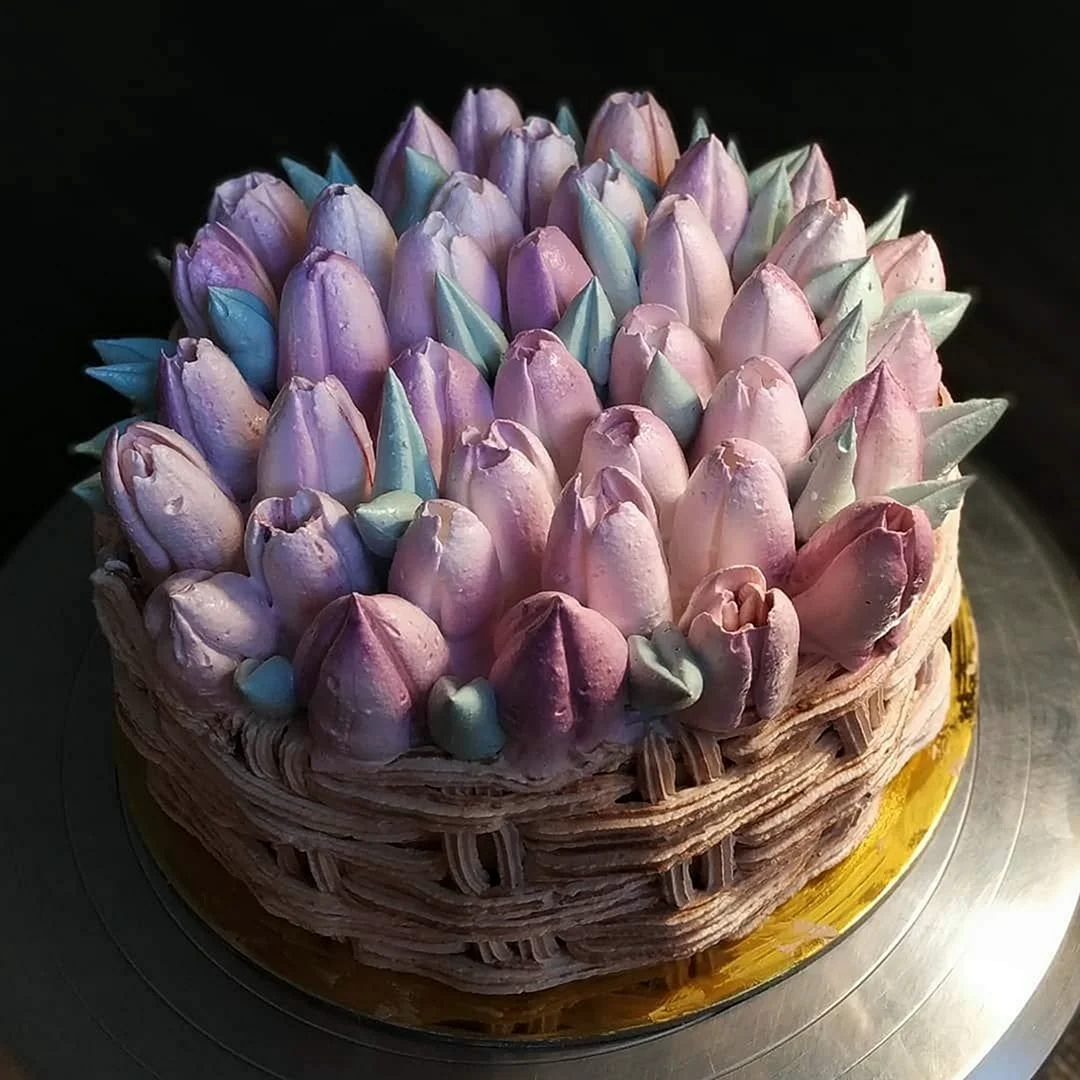 Украшение торта тюльпанами из крема
