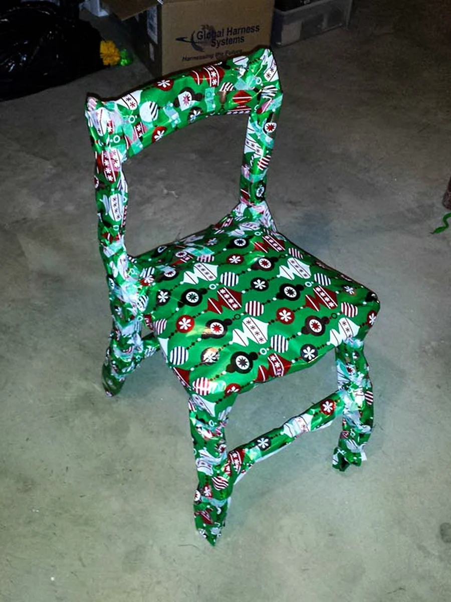 Упаковать подарок в виде стула