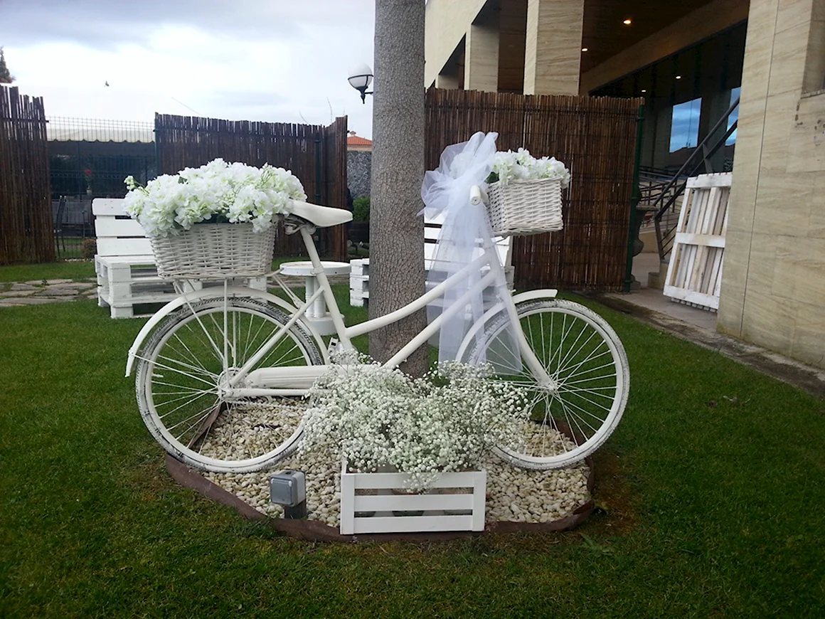 Велосипед для декорации сада