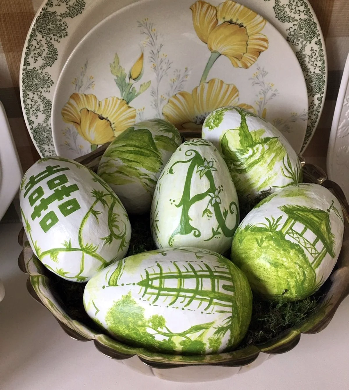 Зеленые пасхальные яйца